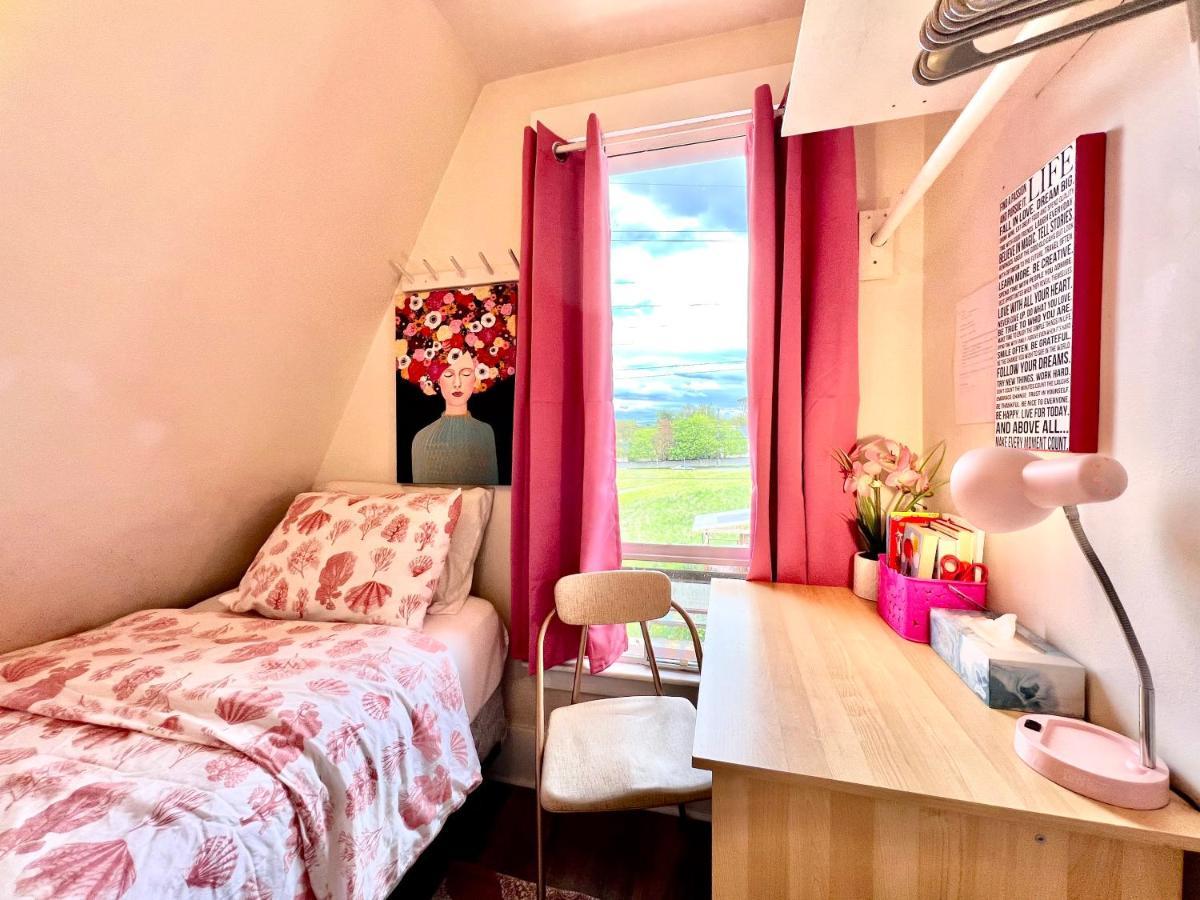 Habitación en casa particular Private Tiny With Shared Bathroom Near Seatac Airport And Downtown Seattle