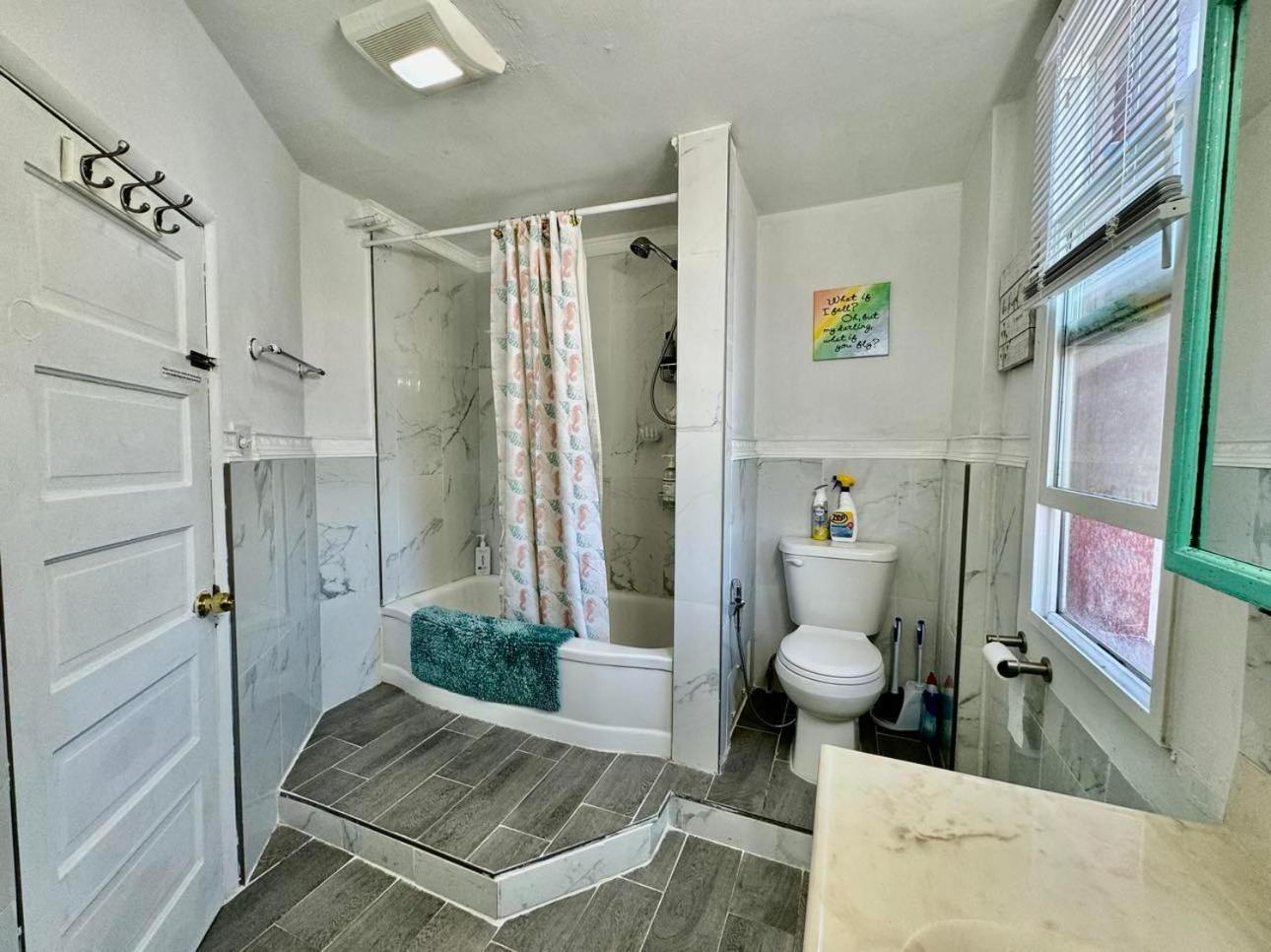 Habitación en casa particular Private Tiny With Shared Bathroom Near Seatac Airport And Downtown Seattle