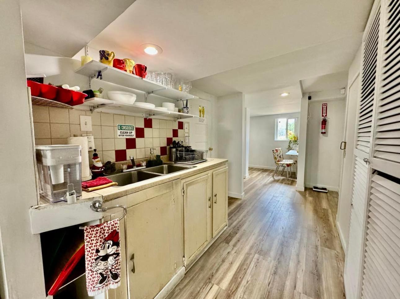 Private Tiny With Shared Bathroom Near Seatac Airport And Downtown Habitación en casa particular