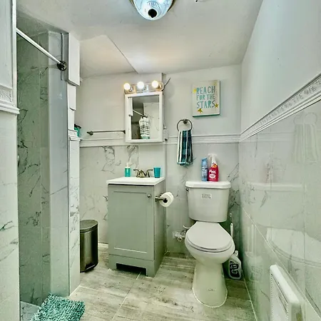 Private Room Tiny With Shared Bathroom Near Seatac Airport And Downtown Seattle Exterior photo